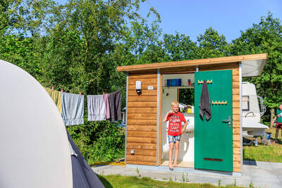 RCN Zeewolde | Comfort kampeerplaats buitendijks met prive sanitair