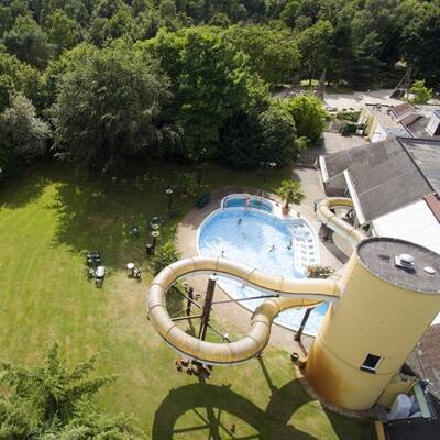 Luftaufnahme des Außenpools im Aqua Mundo von Center Parcs Limburgse Peel