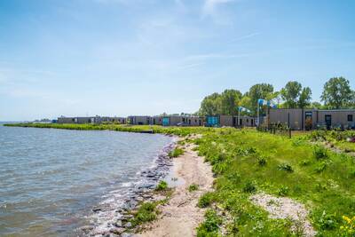 Ferienhäuser direkt am IJsselmeer im Ferienpark EuroParcs Enkhuizer Strand