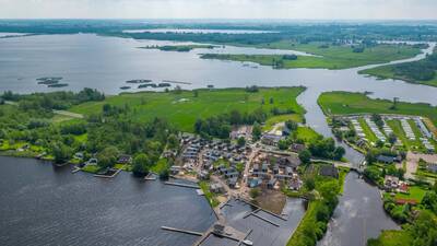 Luftaufnahme des Ferienparks EuroParcs De Wiedense Meren, Beulakerwijde und Belterwijde