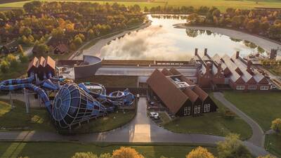 Luftaufnahme des Ferienparks Landal Hof van Saksen