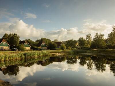 Ferienhäuser am Wasser im Ferienpark Landal Hunerwold State