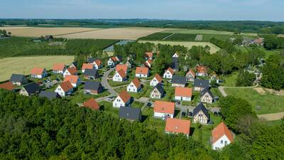 Luftaufnahme der Ferienhäuser im Ferienpark Landal de Waufsberg