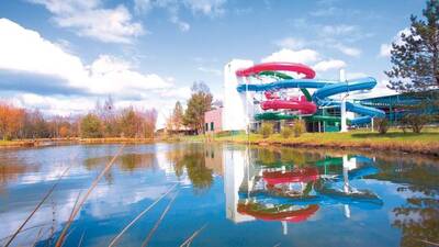 Rutschen im Schwimmbad des Ferienparks Park Molenheide