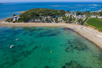 Luftaufnahme des Strandes neben dem Ferienpark RCN Port l'Epine