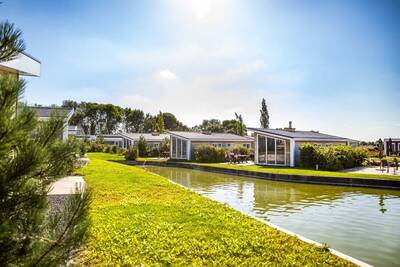 Ferienhäuser am Wasser im Ferienpark Resort mooi Bemelen in Süd-Limburg