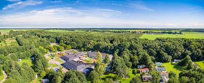 Luftaufnahme des Ferienparks Roompot Bospark Lunsbergen