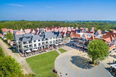 Luftaufnahme von Ferienhäusern und -wohnungen im Ferienpark Roompot Nordsee Résidence Dishoek