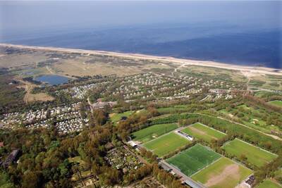 Luftaufnahme des Roompot Ferienparks Kijkduin