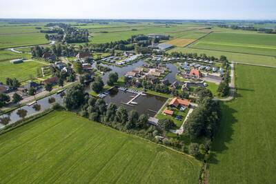 Luftaufnahme des Ferienparks Roompot Waterpark Terkaple