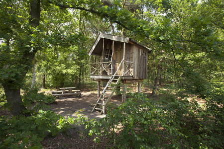 Ein Baumhaus für 2 Erwachsene und 2 Kinder auf Camping de Norgerberg
