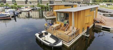 Übernachten Sie in einem Hausboot auf Center Parcs De Eemhof