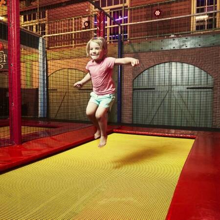 Indoor-Trampolin im Center Parcs De Huttenheugte