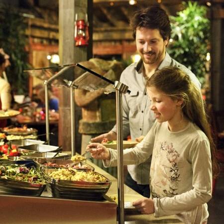 Frühstück und Abendessen im Buffetrestaurant Evergreenz im Center Parcs de Vossemeren