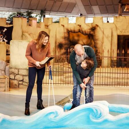 Interaktives Indoor-Minigolf in der Action Factory im Center Parcs De Vossemeren