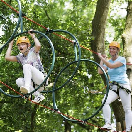 Stellen Sie sich dem Abenteuer im High Adventure Experience von Center Parcs Het Heijderbos