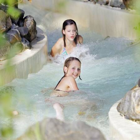 Stromschnellen im Schwimmbad Aqua Mundo im Center Parcs Het Heijderbos