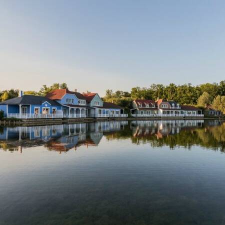 Center Parcs Le Lac d'Ailette liegt an einem kristallklaren See