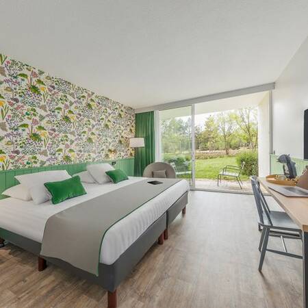 Center Parcs Les Bois-Francs Schlafzimmer mit Boxspring