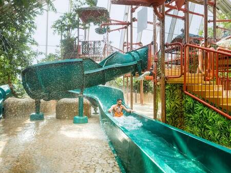 Das Aqua Mundo von Center Parcs Les Trois Forêts beherbergt auch ein Wasserspielhaus.