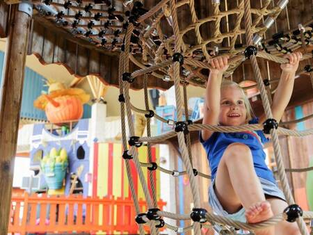 Für Kinder gibt es bei Center Parcs Les Trois Forêts das Indoor-Spielparadies BALUBA