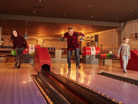 Genießen Sie Bowling in The Bowling Barn im Center Parcs Parc Sandur
