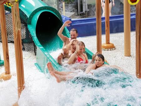 Rutsche im Wasserspielhaus des Aqua Mundo des Center Parcs Park Hochsauerland