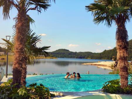 Außenpool des Aqua Garden des Center Parcs Terhills Resort