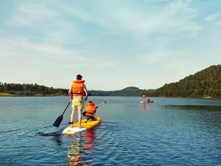 Stand Up Paddling Aktivität im Center Parcs Terhills Resort