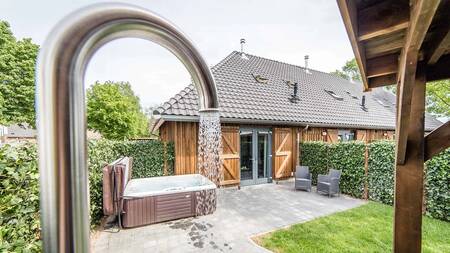 Luxuriöse Wellness-Häuser mit Außensauna und Sprudelbad im Ferienpark Dormio Resort Maastricht