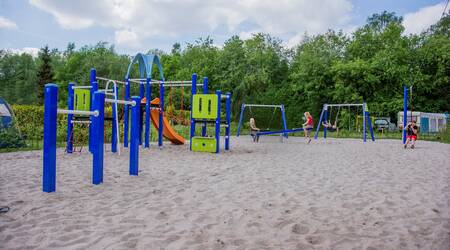 Spielplatz in der Nähe des Campingplatzes im Ferienpark Drouwenerzand