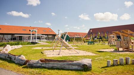 Großer Spielplatz im Restaurant Krelis im Ferienpark Dutchen Erfgoedpark de Hoop