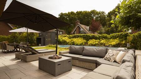 Luxuriöses Ferienhaus mit Pool und Lounge-Set im Dutchen Villapark Mooi Schoorl