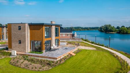 Freistehendes Ferienhaus Typ "Pavillon l'etage 8" im Ferienpark EuroParcs Aan de Maas