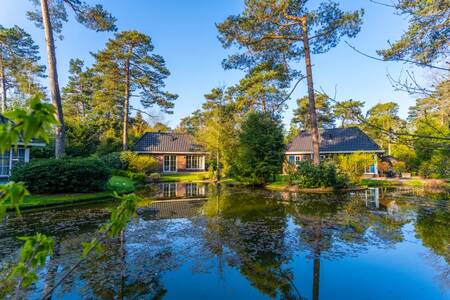 Ferienhäuser am Wasser im Ferienpark EuroParcs Beekbergen