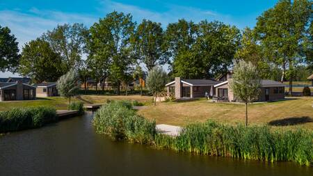 Ferienhäuser am Wasser im Ferienpark EuroParcs De IJssel Eilanden