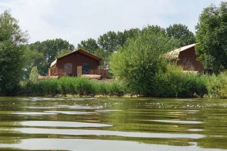 Lodge-Zelte am IJsselmeer im Ferienpark EuroParcs Enkhuizer Strand