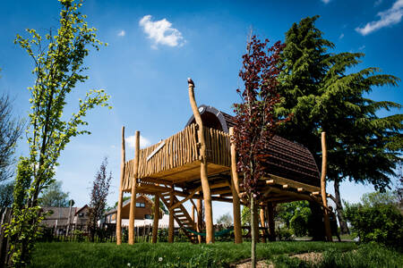 Eine Treelodge im Ferienpark EuroParcs Gulperberg in Süd-Limburg