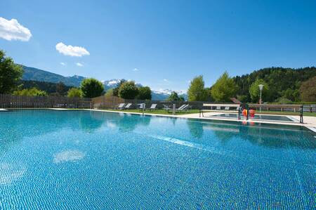 Das Freibad und Planschbecken des Ferienparks EuroParcs Hermagor Nassfeld