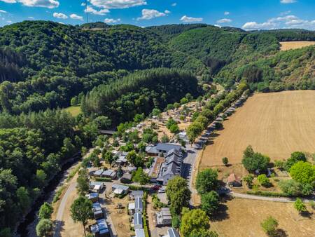 Luftaufnahme des Ferienparks EuroParcs Kohnenhof in den Ardennen