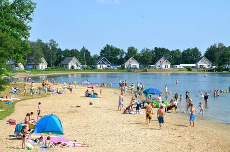 Strand am Freizeitsee des Ferienparks EuroParcs Limburg