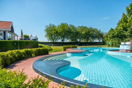 Das Schwimmbad des Ferienparks EuroParcs Marina Strandbad