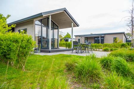 Chalets mit Veranda im Ferienpark EuroParcs Markermeer