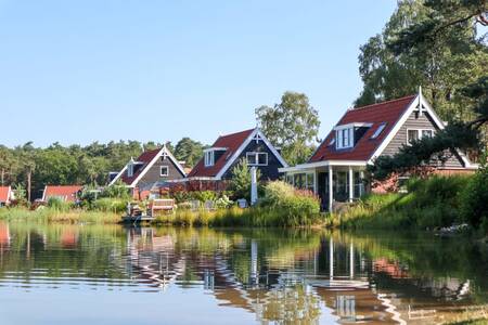 Schöne freistehende Strandvillen am Wasser im Ferienpark Europarcs de Zanding