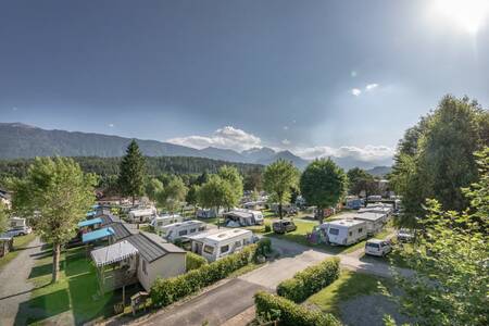 Luftaufnahme des Campingplatzes des Ferienparks Europarcs Hermagor Nassfeld