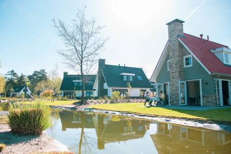 Freistehende Ferienhäuser am Wasser im Ferienpark Europarcs de Achterhoek