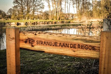 Der Strand an der Regge im Ferienpark Mölke