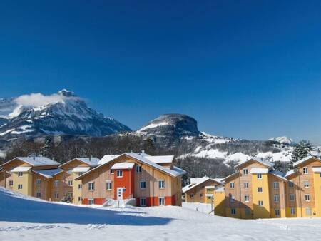 Winterfoto der Apartmenthäuser im Landal Alpen Resort Vierwaldstättersee