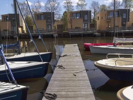Boote im Jachthafen des Ferienparks Landal De Bloemert