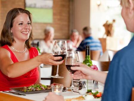 Essen im Spezialitätenrestaurant Auberge De Hilver im Ferienpark Landal Duc de Brabant